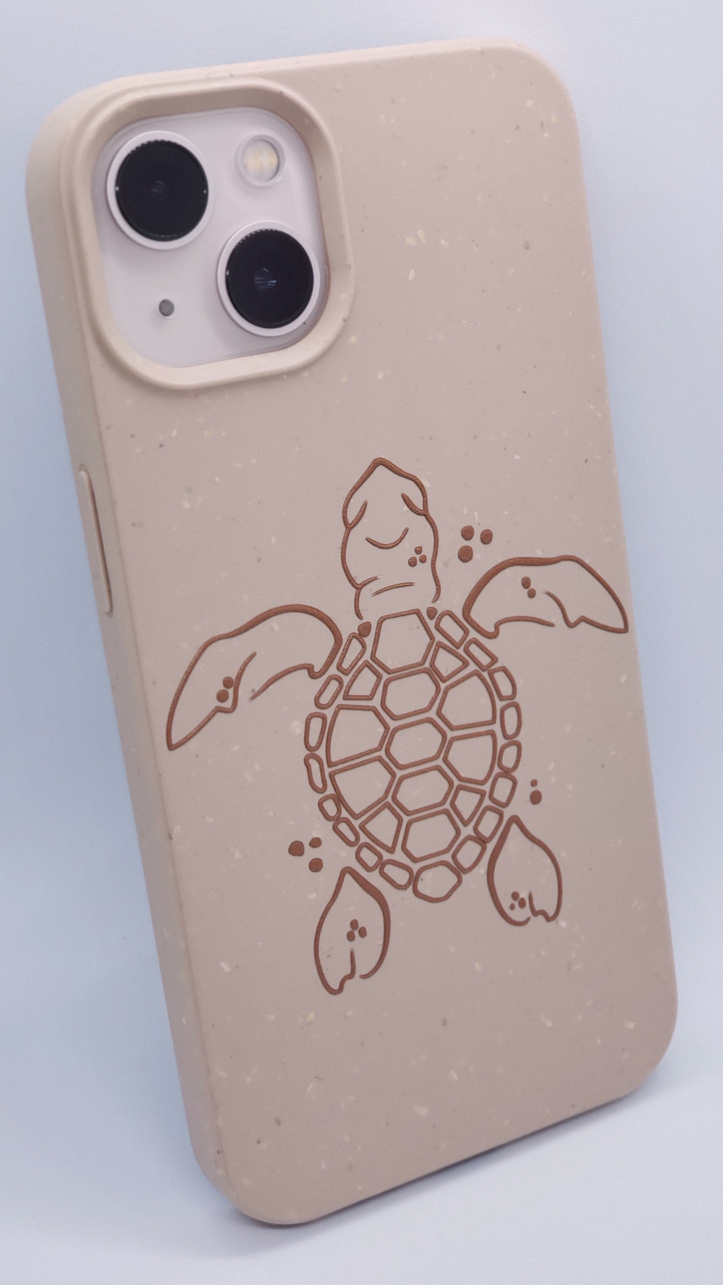 Coque iPhone compostable biodégradable tortue océan rose sable